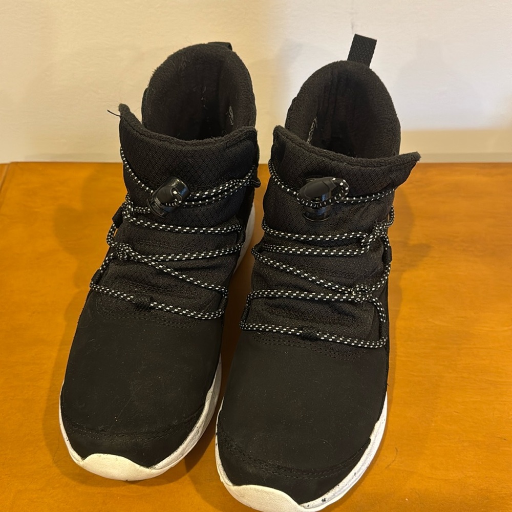 Merrell winter hiking booties size 7.5